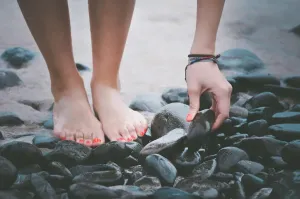 Jak skutecznie zadbać o kondycję stóp